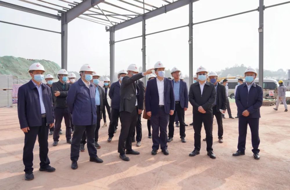 雷涛一行首先来到四川高景50gw单晶硅棒及30gw单晶硅片生产项目(一期)