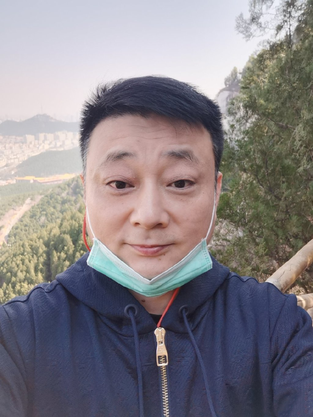 小么哥山东人民心中的顶流他主持的拉呱在山东人尽皆知