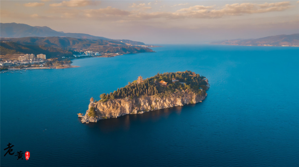 孤山岛位于云南玉溪江川区境内,是著名的抚仙湖沿线景区之一.
