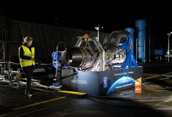 世界航空界首次劳斯莱斯成功测试氢动力喷气发动机人教版英语高二必修四