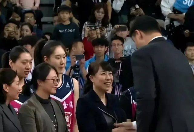 张镇麟妈妈接管中国男篮,郭士强担任中国男篮教练组长