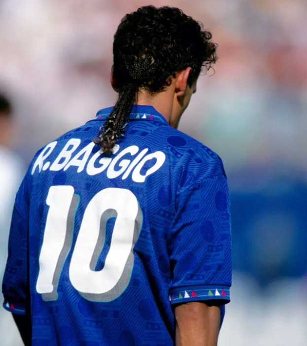 2:巴尔德拉马(哥伦比亚,1990)乌拉圭门将索萨的这一款"新金毛狮王"