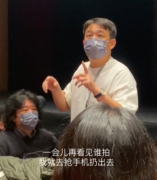 乌镇戏剧节黄磊言论惹争议，呼吁大家不要拍照录影，避免影响演员苏教版九上音乐电子课本
