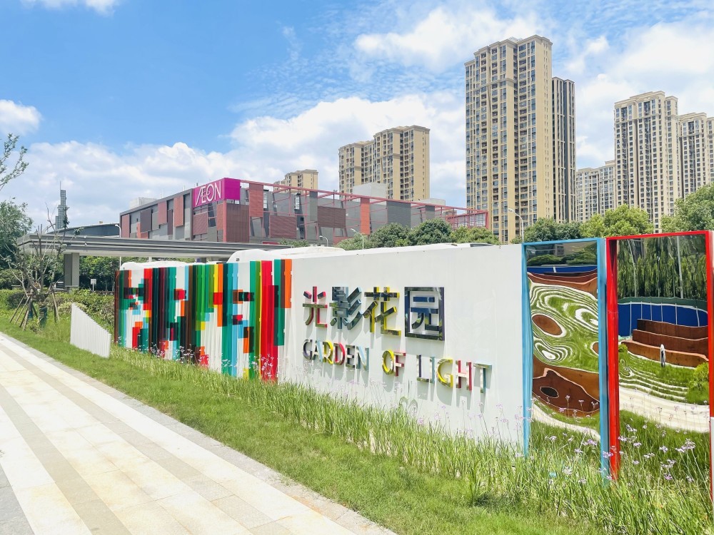 书香花园之后,朱晓雨又接连设计了光影花园,梦花园等一系列"口袋公园"