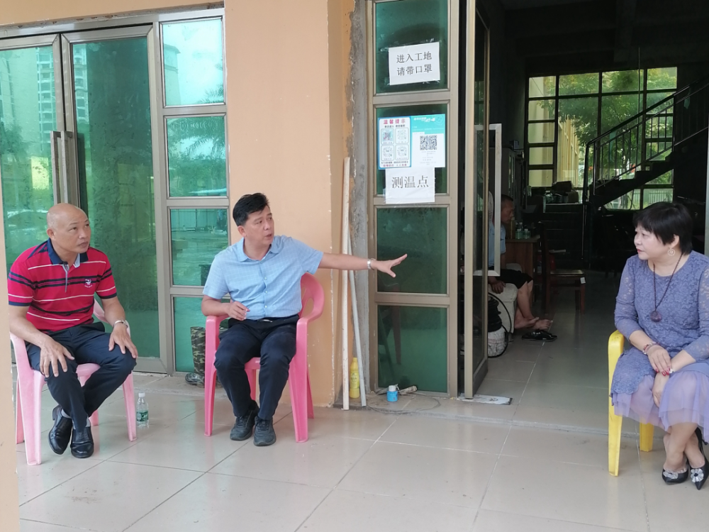 市委常委,嘉积镇委书记吴坚强 调研保障性住房项目建设,研究解决困难