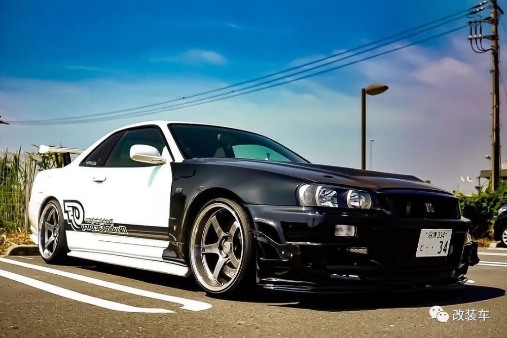 精品ztune版熊猫配色日产r34gtr老车下赛道一点都不心疼