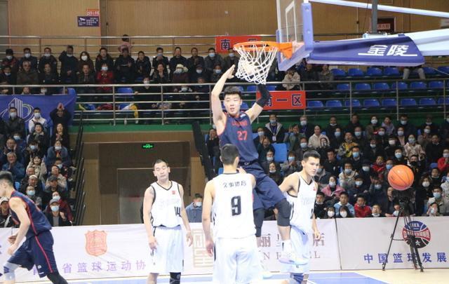 上海男篮官宣，2米06悍将加盟，上赛季场均26＋14＋5，阵容再升级600832东方明珠