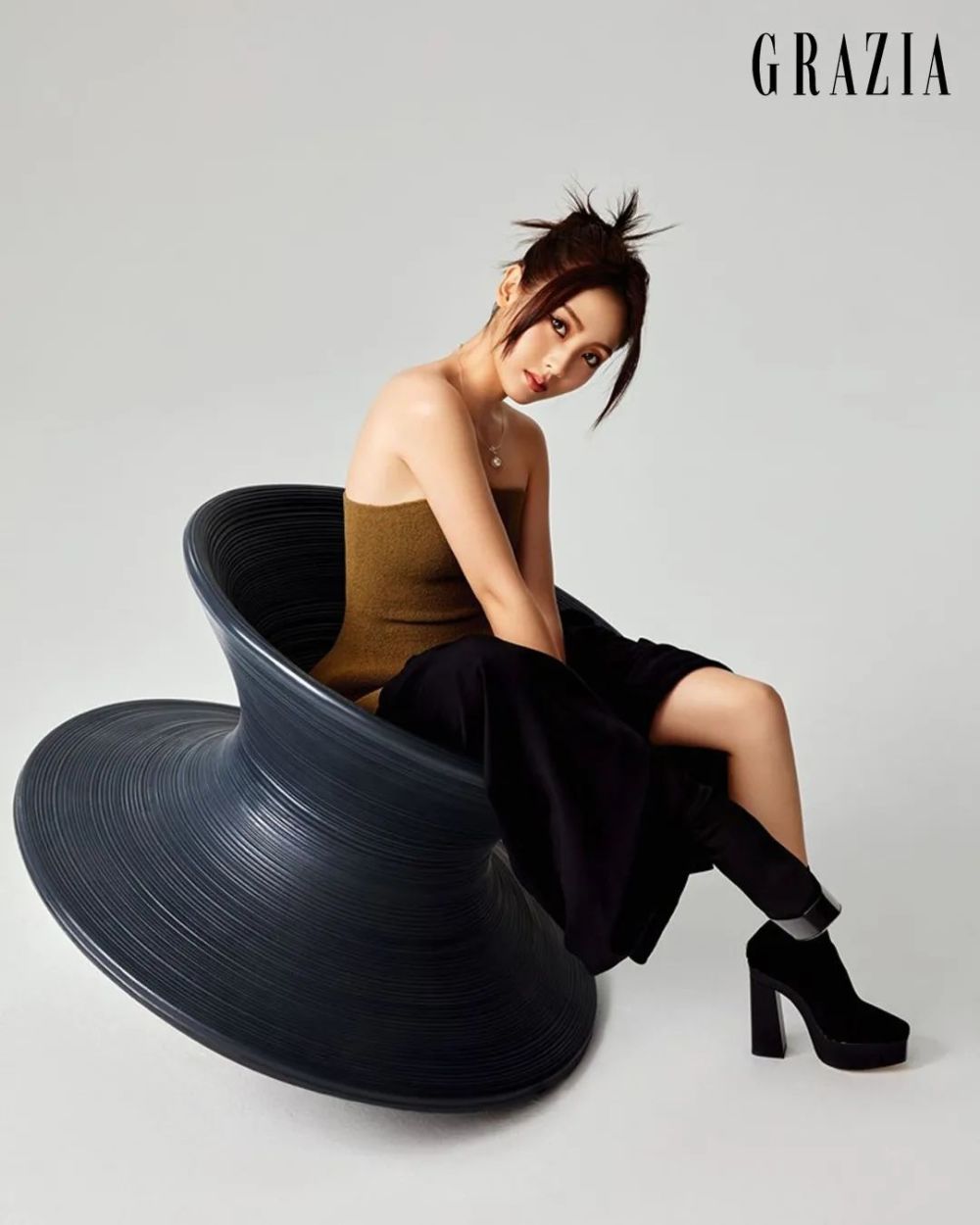 邢菲|登上《grazia》保加利亚版封面_腾讯新闻