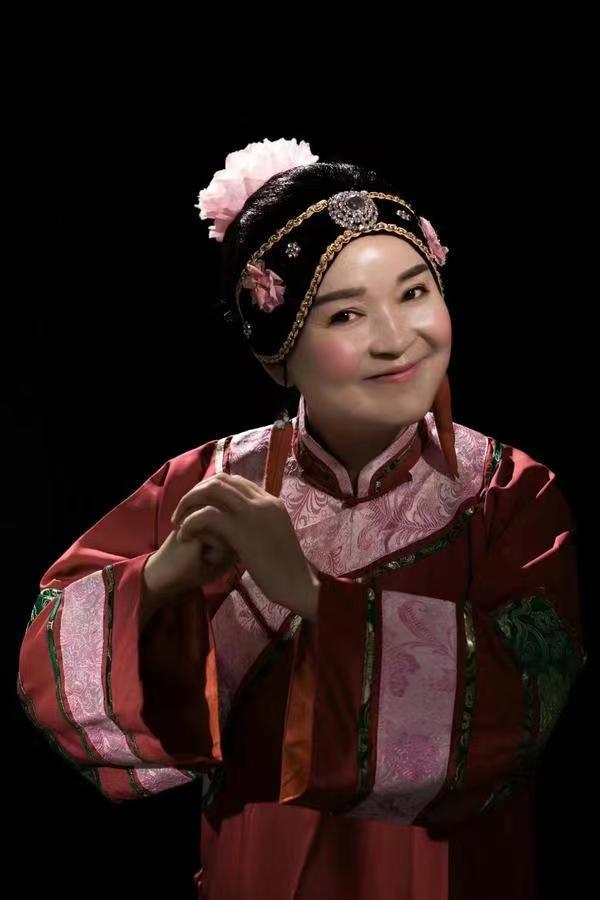 谁说戏曲没人看,河南戏曲大v张晓英直播唱戏,收获粉丝近300万_腾讯