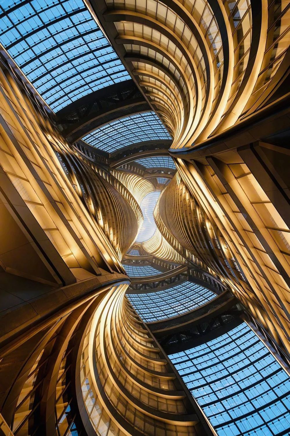 疯狂的扎哈·哈迪德与她的"曲线建筑"_腾讯新闻