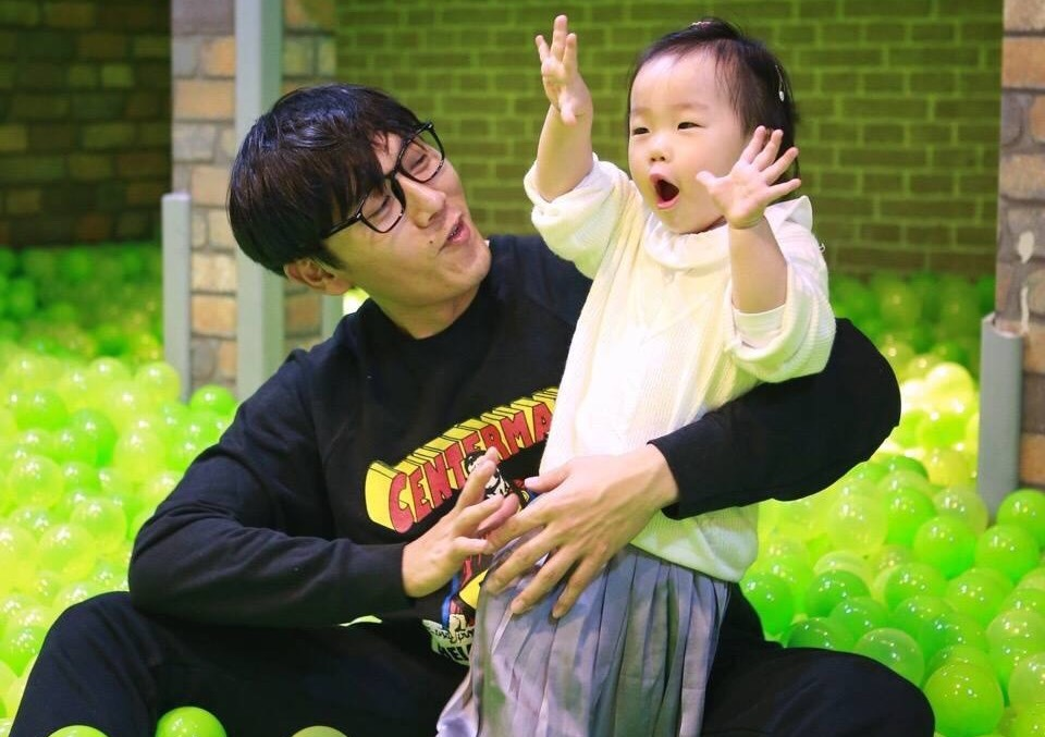 自导自演情变戏码?54岁伊能静与44岁秦昊聚少离多,相隔万里