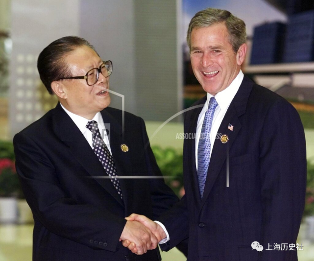 老照片 ｜ 2001年10月，APEC第九次领导人非正式会议在上海举行_腾讯新闻