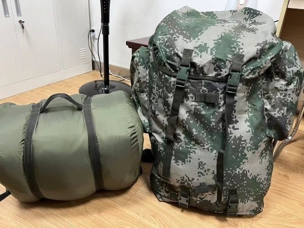 金腾龙的同事说,一旦有任务,他总是第一个主动顶上去,"我们感受到军人