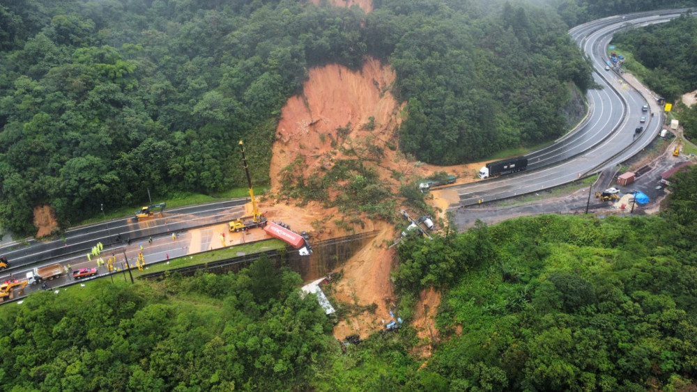 巴西南部山体滑坡造成多人死亡和失踪