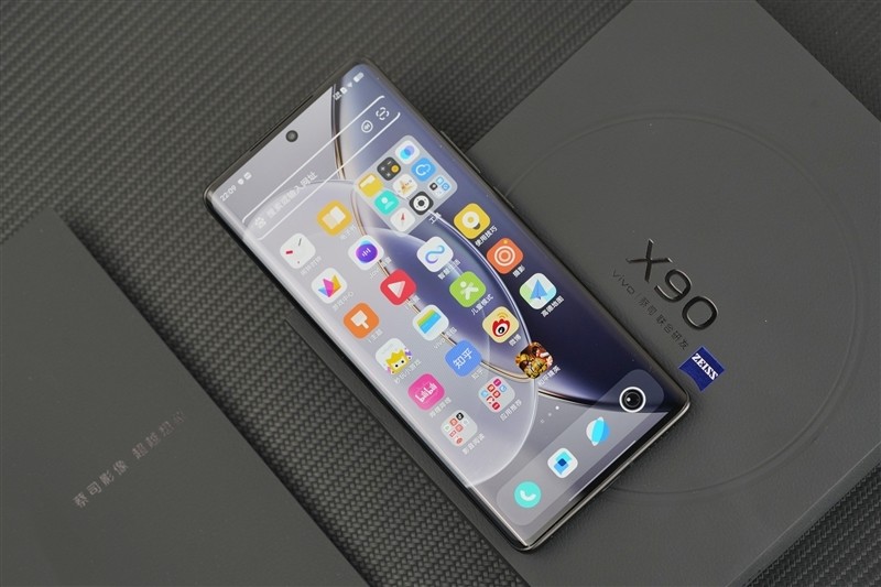 无与伦比的双芯旗舰！vivo X90评测：史上最卷的标准版手机插图2