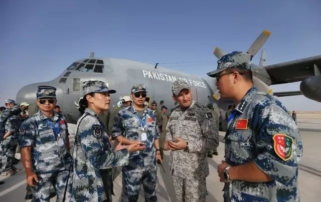 美国打压世界五级中的三极，底牌已被中国看穿，中国两招进行防御人教版九年级补全对话