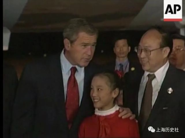 老照片 ｜ 2001年10月，APEC第九次领导人非正式会议在上海举行_腾讯新闻