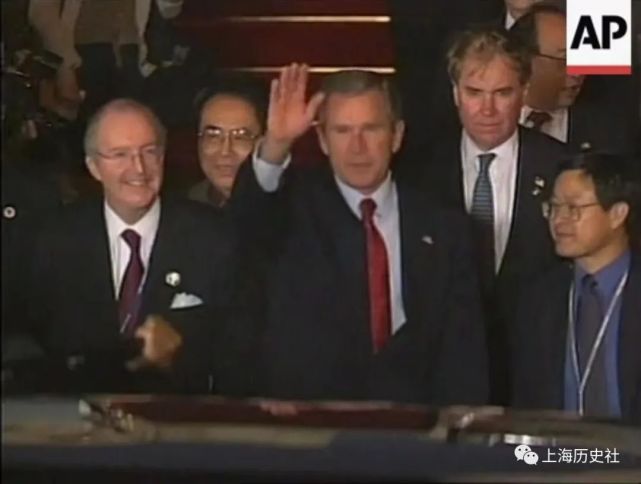 老照片 ｜ 2001年10月，APEC第九次领导人非正式会议在上海举行_腾讯新闻