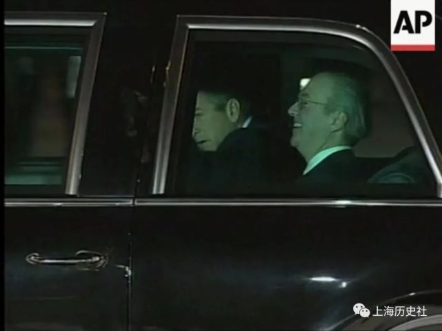 老照片 ｜ 2001年10月，APEC第九次领导人非正式会议在上海举行_腾讯新闻