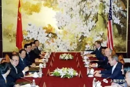 老照片 ｜ 2001年10月，APEC第九次领导人非正式会议在上海举行_腾讯新闻