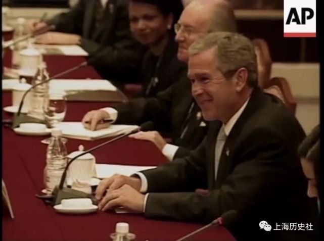 老照片 ｜ 2001年10月，APEC第九次领导人非正式会议在上海举行_腾讯新闻