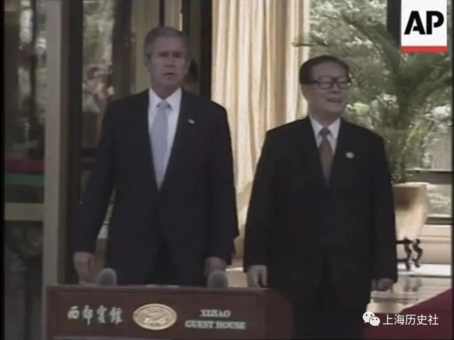 老照片 ｜ 2001年10月，APEC第九次领导人非正式会议在上海举行_腾讯新闻