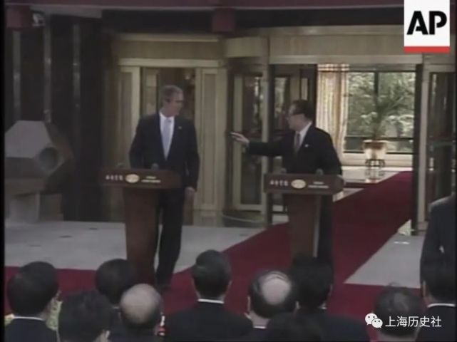 老照片 ｜ 2001年10月，APEC第九次领导人非正式会议在上海举行_腾讯新闻