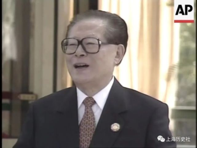 老照片 ｜ 2001年10月，APEC第九次领导人非正式会议在上海举行_腾讯新闻