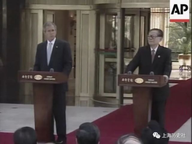 老照片 ｜ 2001年10月，APEC第九次领导人非正式会议在上海举行_腾讯新闻