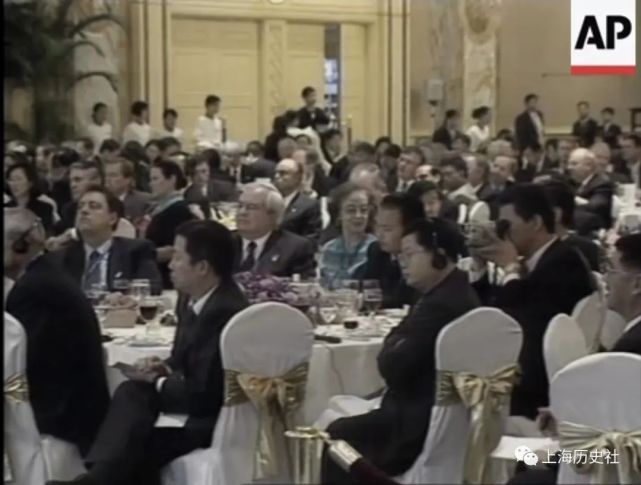 老照片 ｜ 2001年10月，APEC第九次领导人非正式会议在上海举行_腾讯新闻