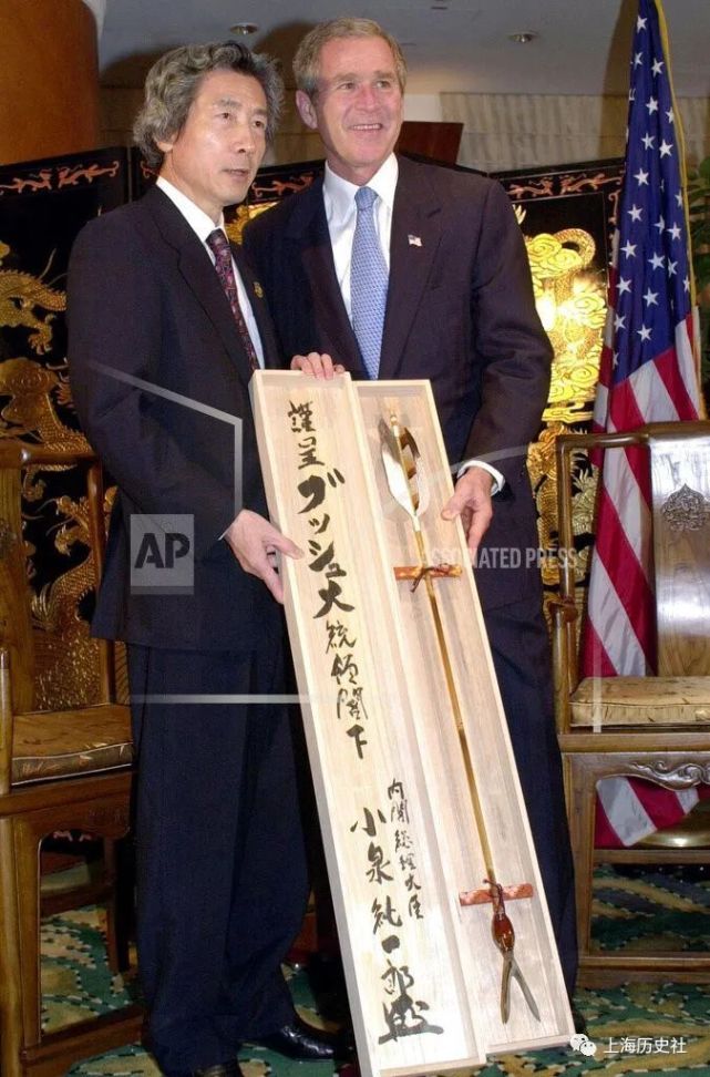 老照片 ｜ 2001年10月，APEC第九次领导人非正式会议在上海举行_腾讯新闻