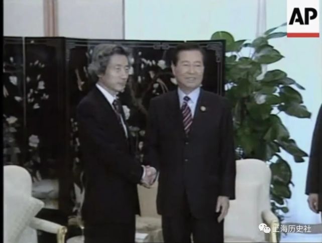 老照片 ｜ 2001年10月，APEC第九次领导人非正式会议在上海举行_腾讯新闻