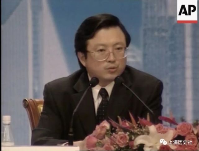 老照片 ｜ 2001年10月，APEC第九次领导人非正式会议在上海举行_腾讯新闻