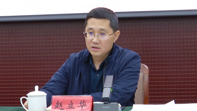 区领导侯秀伟,骆金凤,董连庆,董秀国,马德园,付竞楠出席会议.