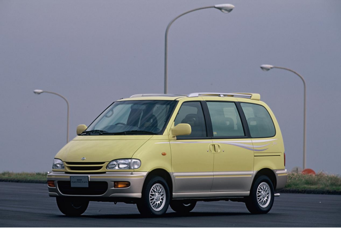 新鲜滚热辣:日产第六代serena(c28)_腾讯新闻