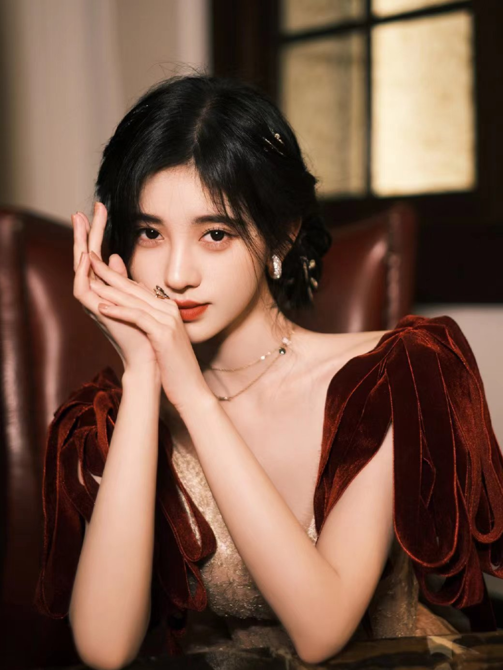 女星鞠婧祎红毯生图被曝!这是又动了哪?插图67