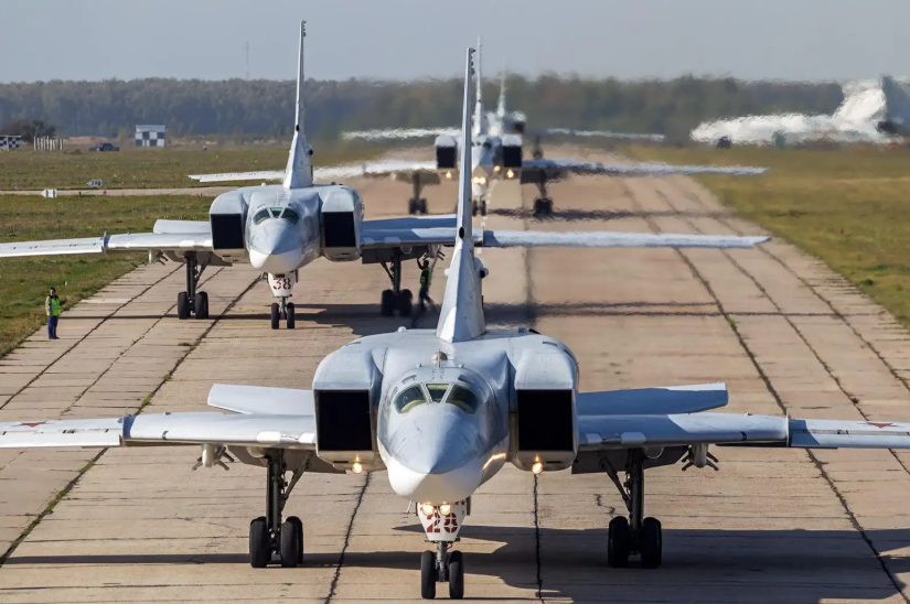 中俄战机互降对方机场，把歼16和轰6K亮给俄罗斯，或有推销之意？滨海机场离哪个高铁站近