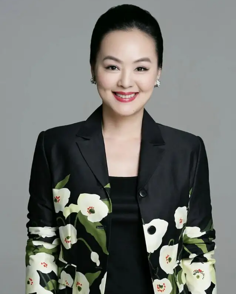 央视主持孙小梅:人美又多才多艺,为人低调不张扬,追求平淡生活_腾讯