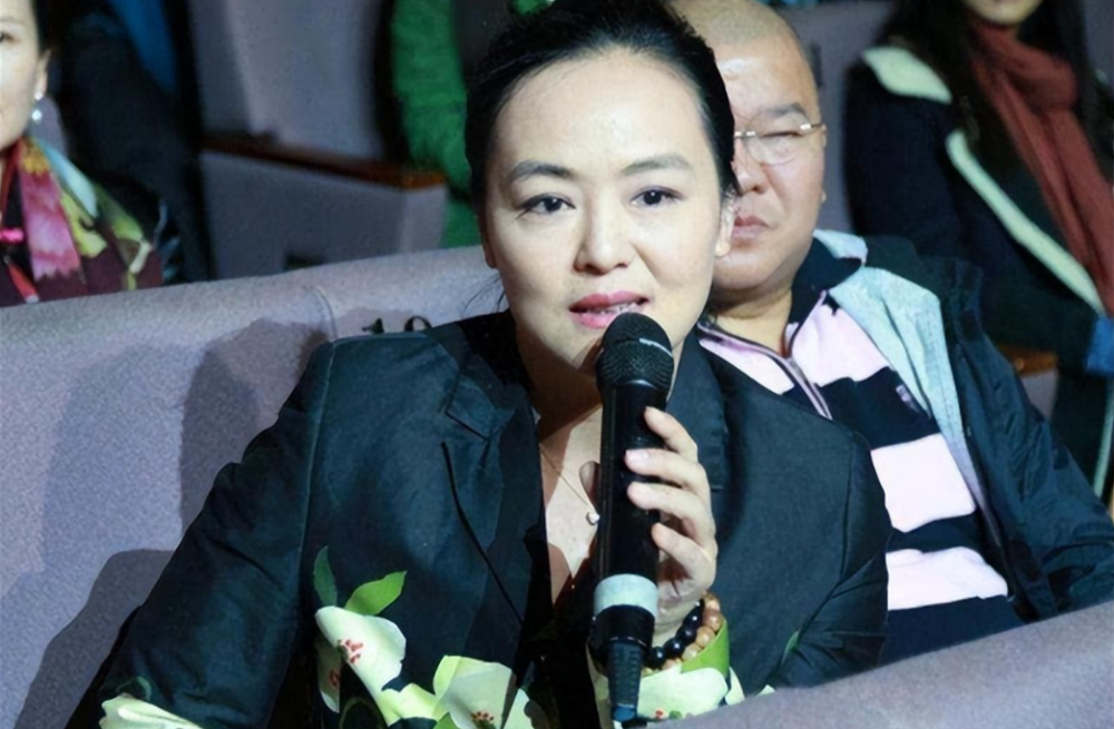 央视主持孙小梅:人美又多才多艺,为人低调不张扬,追求平淡生活_腾讯