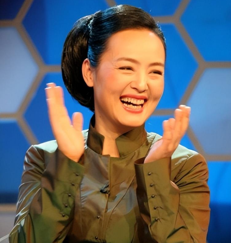 央视主持孙小梅:人美又多才多艺,为人低调不张扬,追求平淡生活_腾讯