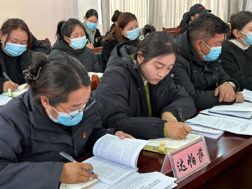 多吉旺扎在工布江达镇宣讲报告党的二十大精神,并