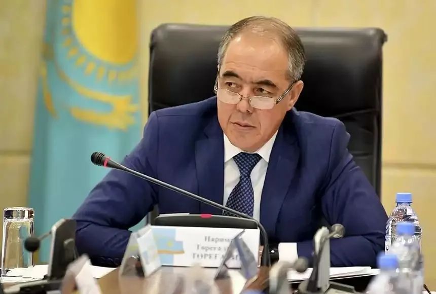 2015-2016年,任西哈州副州长;2012-2015年,任西哈州阿克加依克县县长