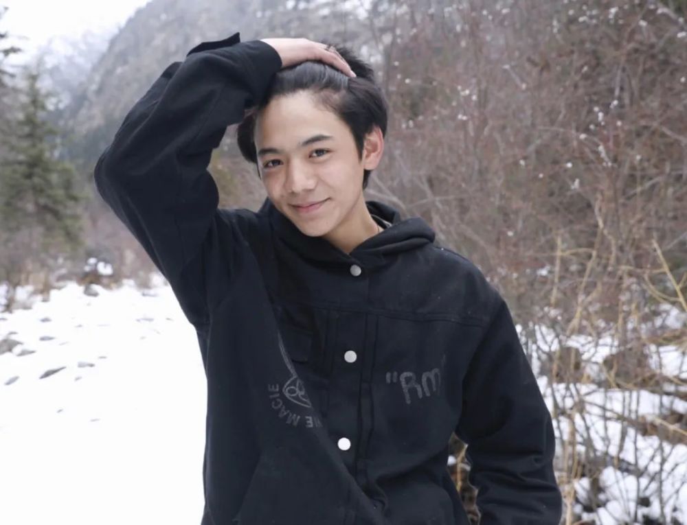 丁真的文化水平不高,能走到今天,绝对离不开他背后