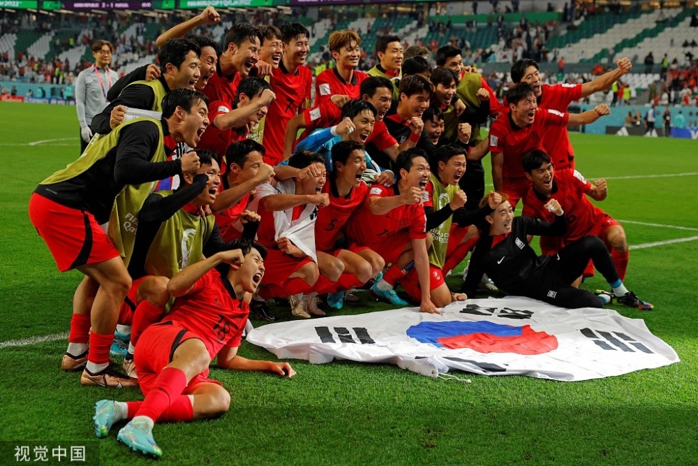 苏亚雷斯痛哭，C罗也不高兴！韩国出线引争议，亚洲足球刷新纪录乘风老师真名