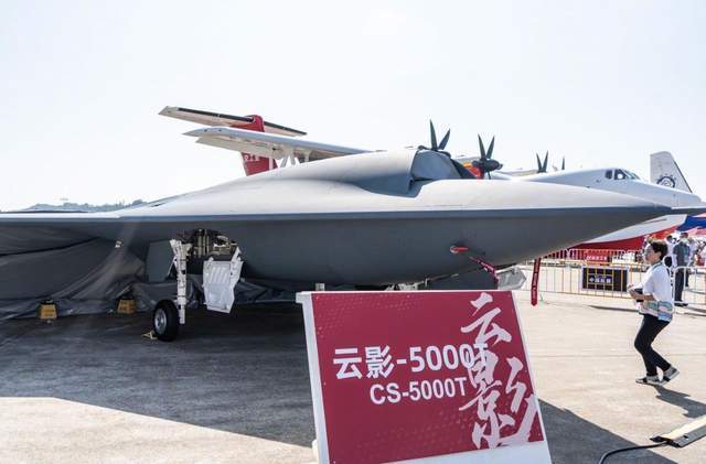 云影5000t现身设计布局比肩b2世界首款隐身无人轰炸机