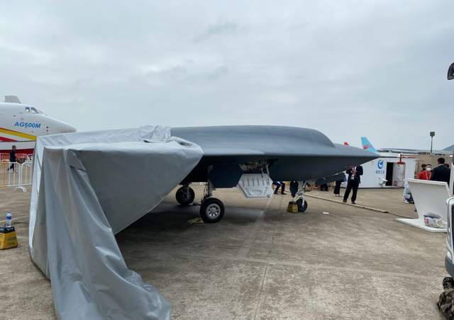 云影5000t现身设计布局比肩b2世界首款隐身无人轰炸机