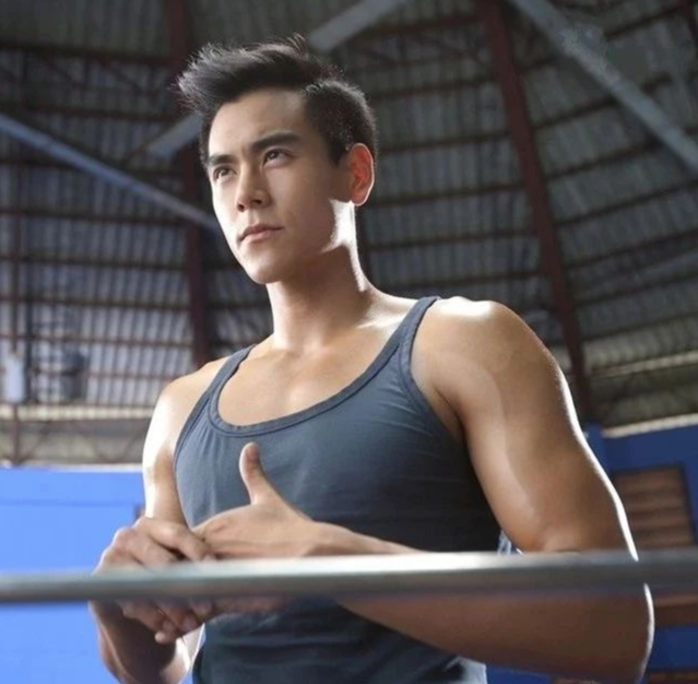 从"顶流"到无戏可拍,彭于晏身上的故事,远比我们想的复杂