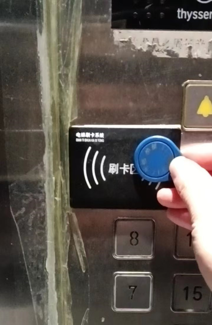 物业费捆绑电梯使用如此“设卡”合法吗？广西吴东案怎么处理