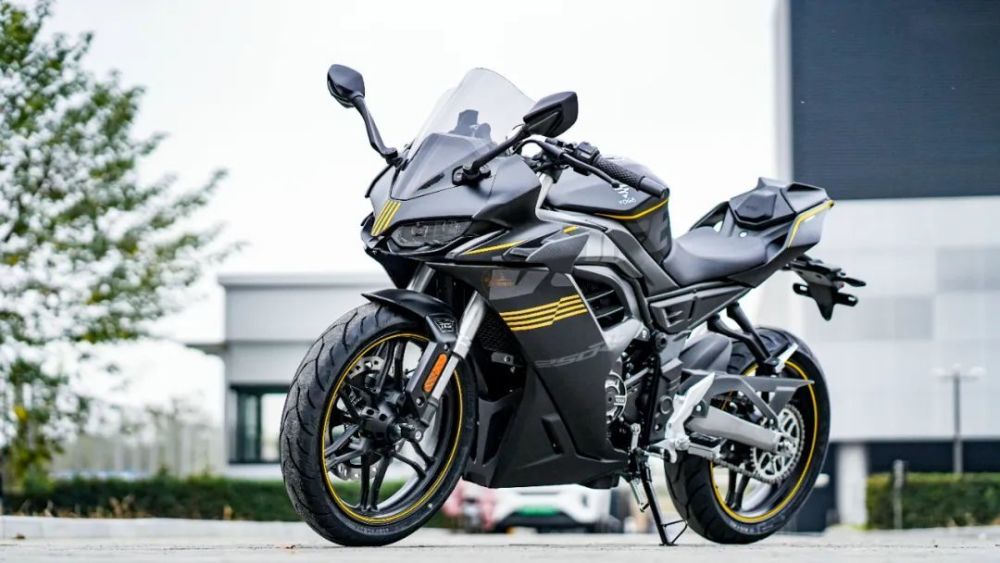 补齐颜值短板配置一步到位无极250rr竞技版试驾