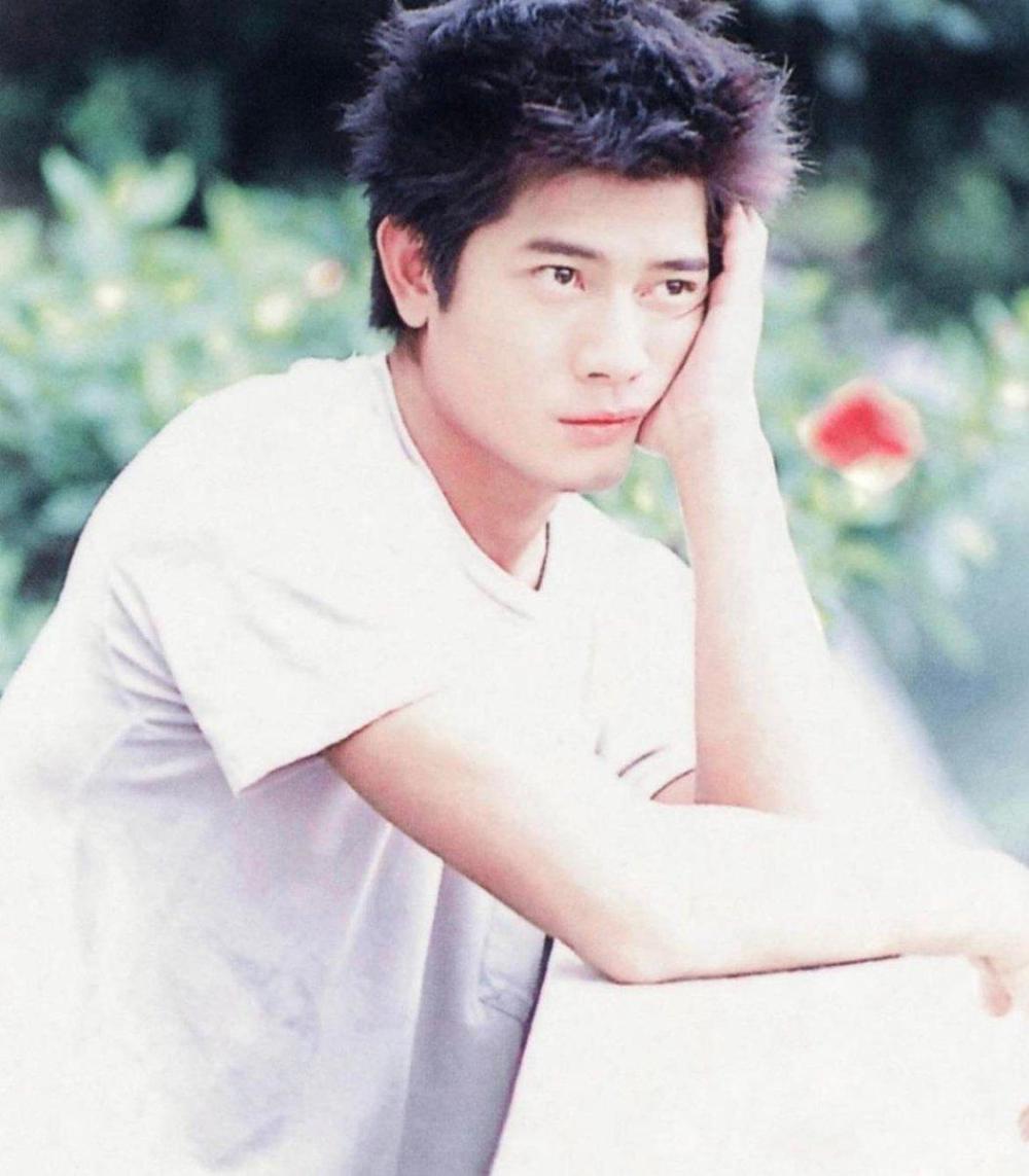 郭富城18岁时的照片曝光,出道至今已38年!